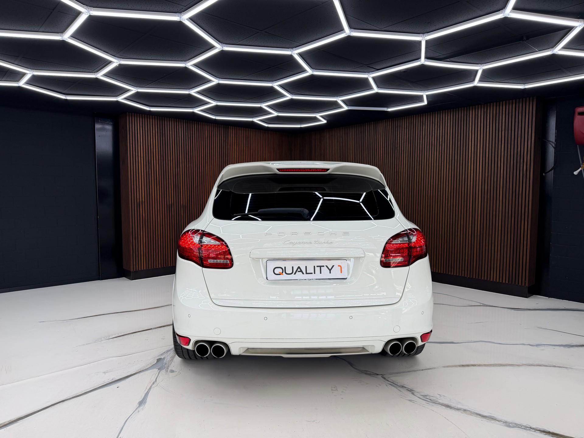 PORSCHE Cayenne Turbo-image-7