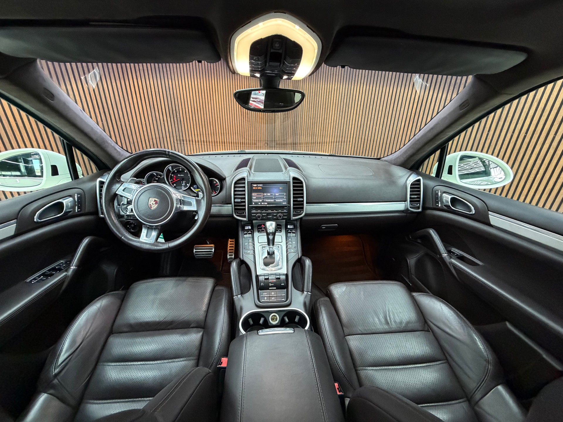 PORSCHE Cayenne Turbo-image-11