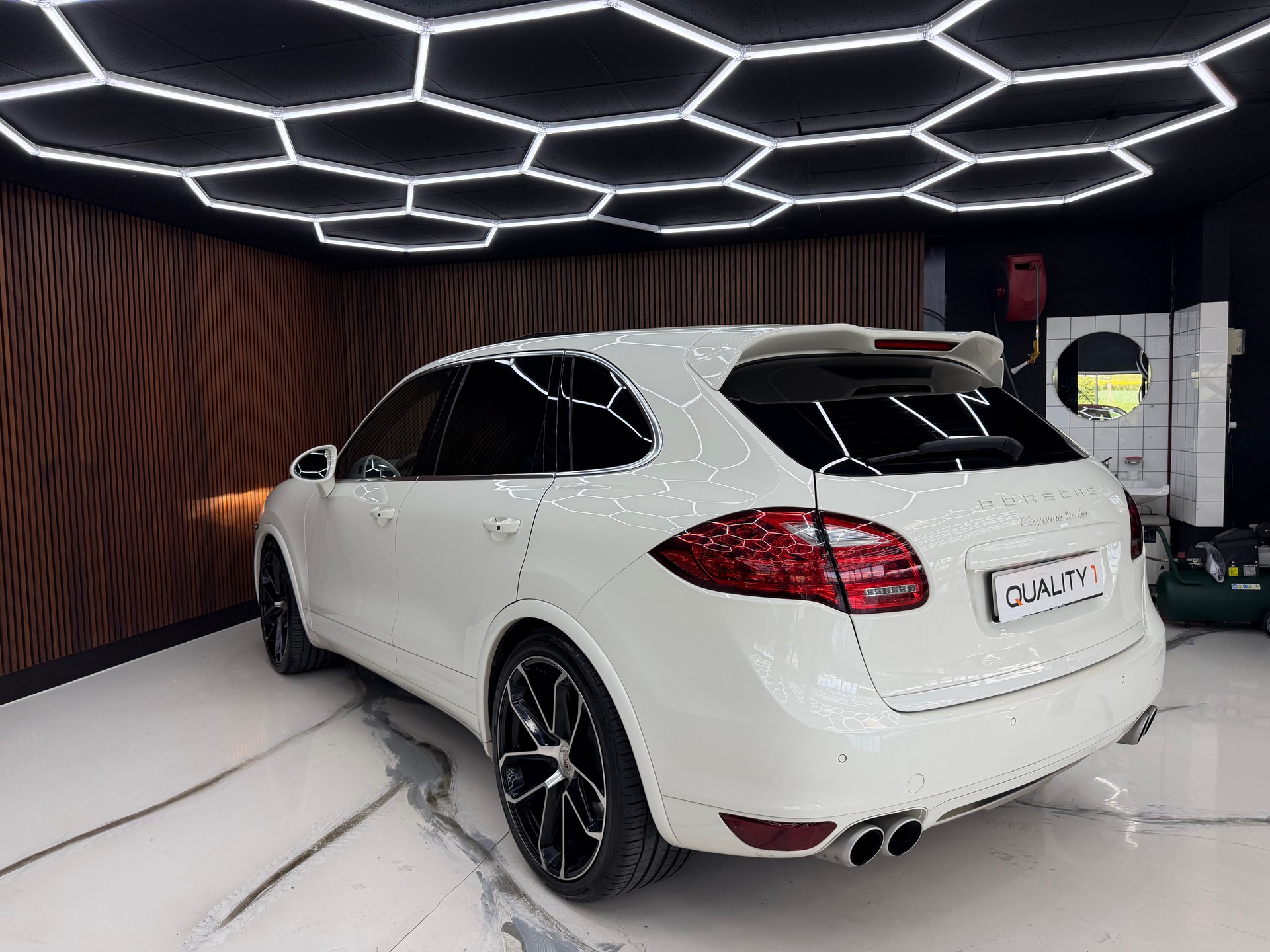 PORSCHE Cayenne Turbo-image-8