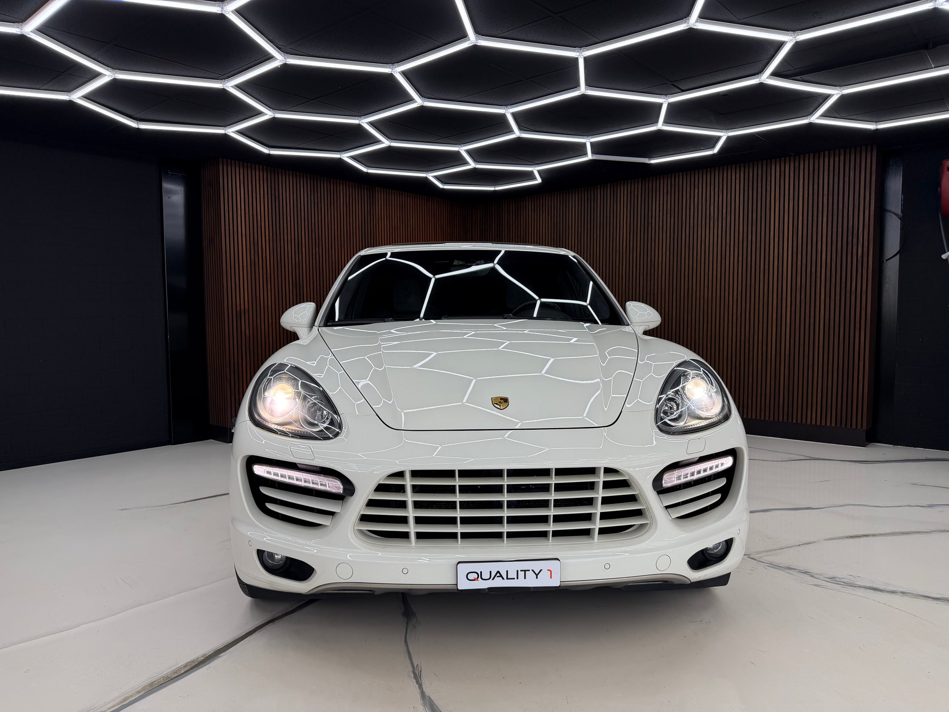 PORSCHE Cayenne Turbo-image-1