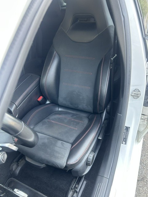 MERCEDES-BENZ A 180 AMG Line 7G-DCT-image-2