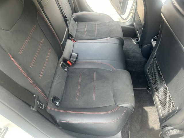 MERCEDES-BENZ A 180 AMG Line 7G-DCT-image-5