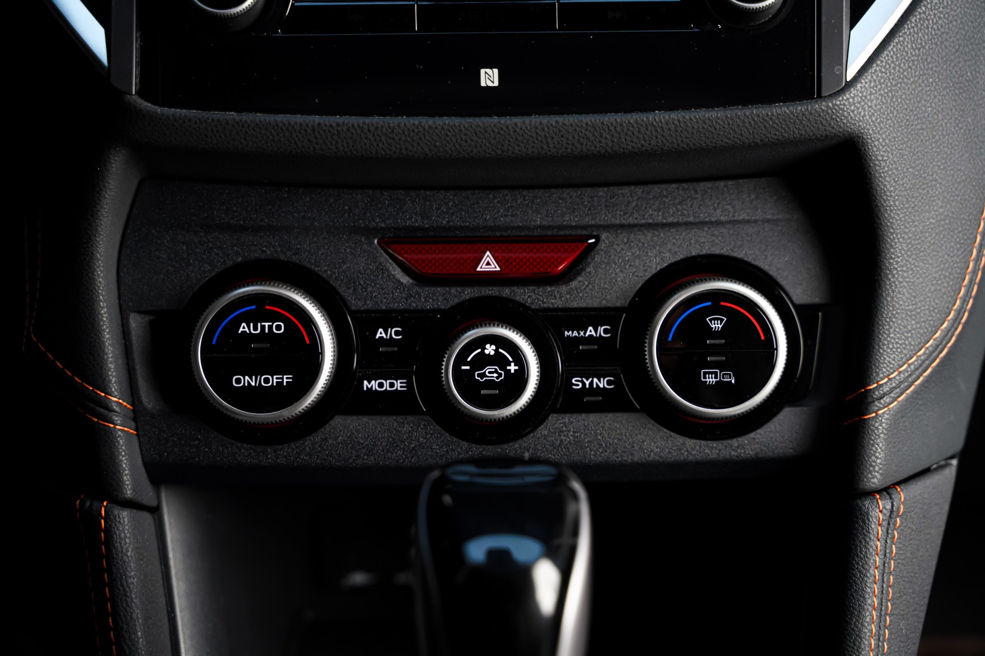SUBARU XV 2.0 e-Boxer Luxury AWD Lineartronic-image-25