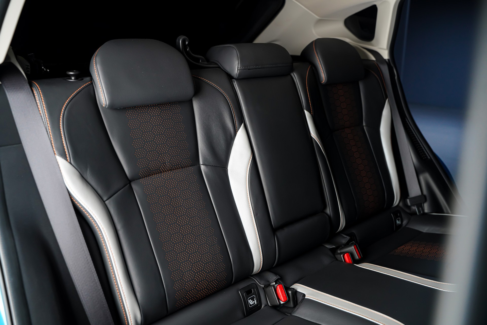 SUBARU XV 2.0 e-Boxer Luxury AWD Lineartronic-image-17