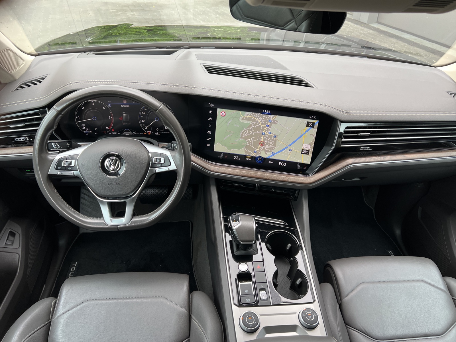 VW Touareg 3.0 TDI Atmosphere Tiptronic-image-10