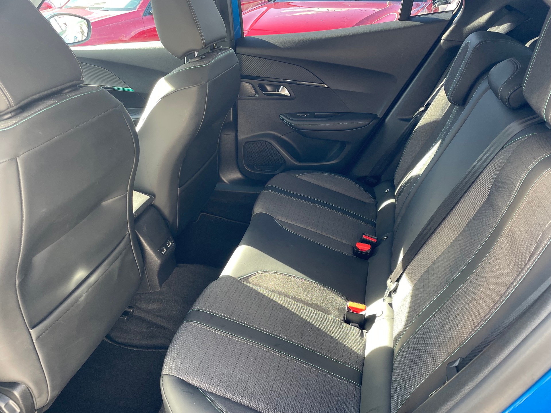 PEUGEOT 2008 e Allure Pack-image-6