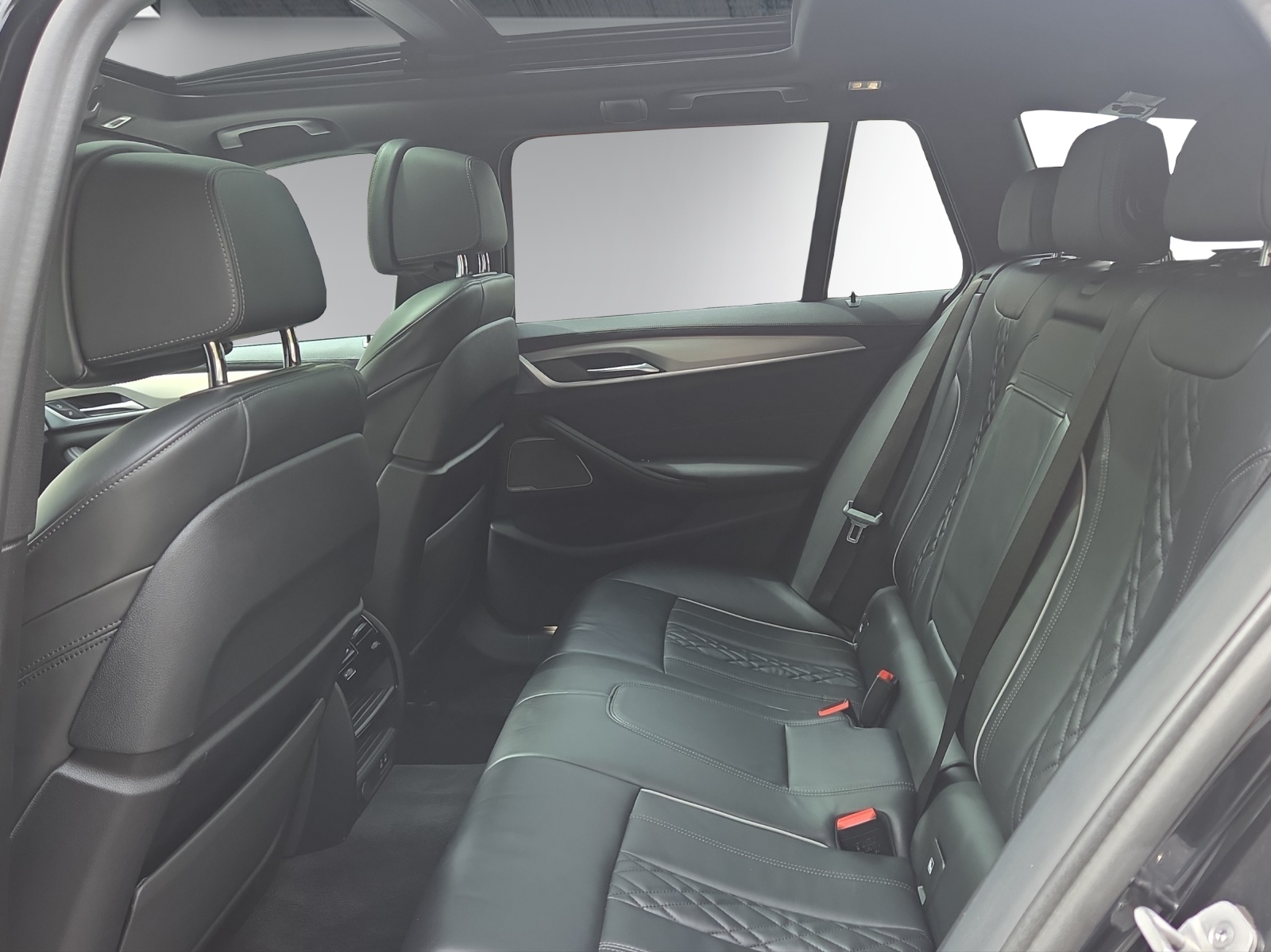 BMW 540d xDrive 48V Touring Pure M Sport Steptronic-image-17