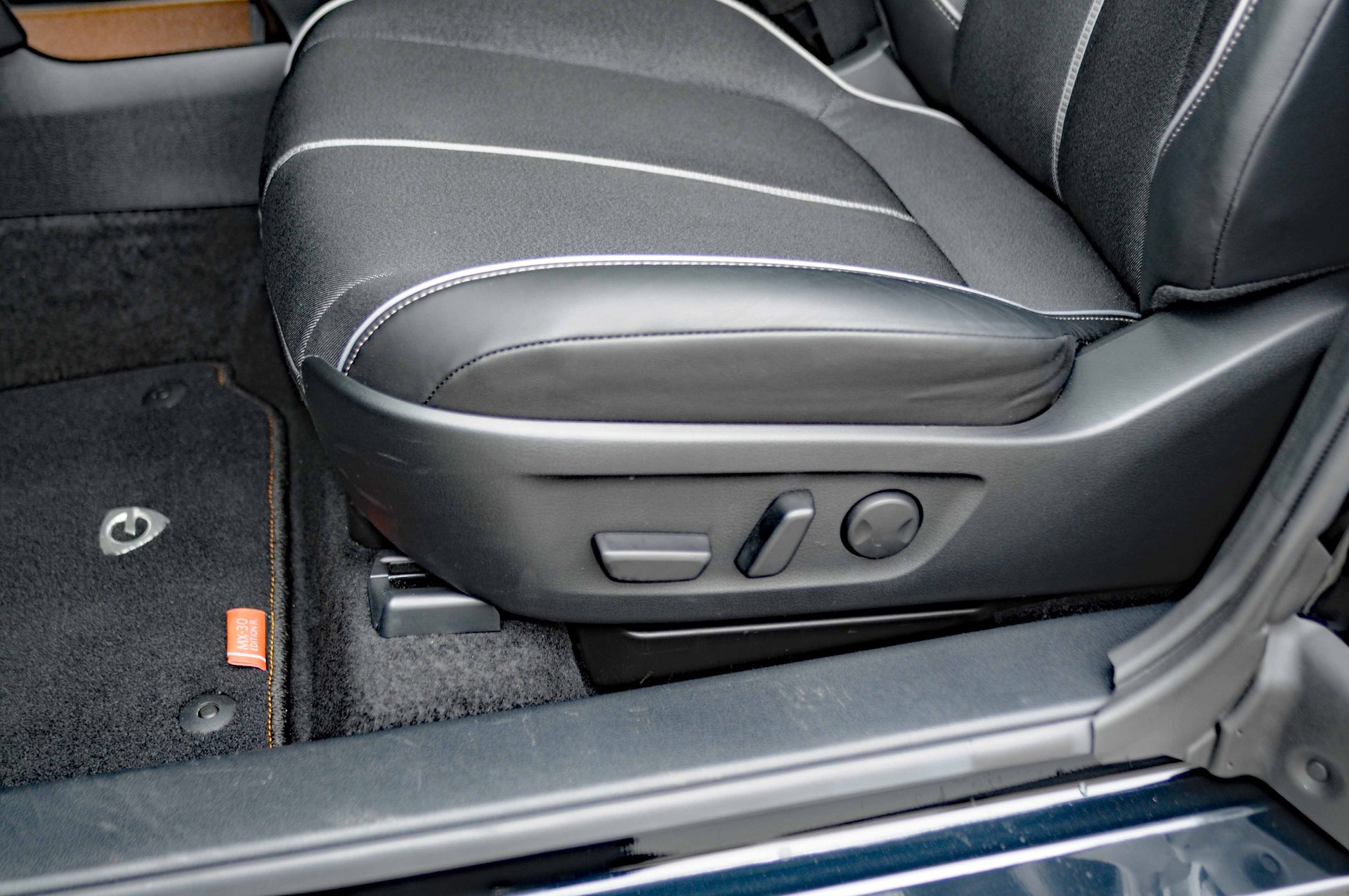 MAZDA e-Skyactiv R-EV 170 Edition R Swiss-image-12