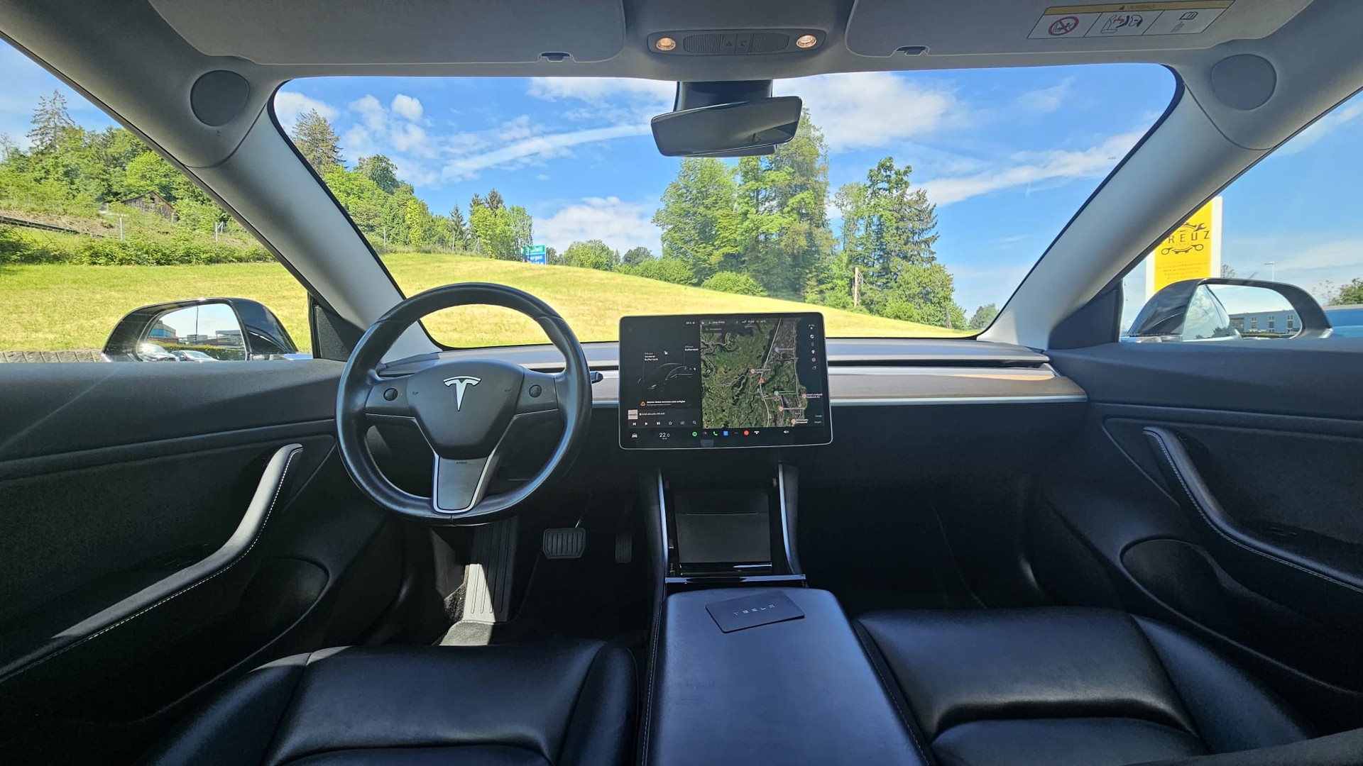 TESLA Dual Motor AWD-showroom-element-2