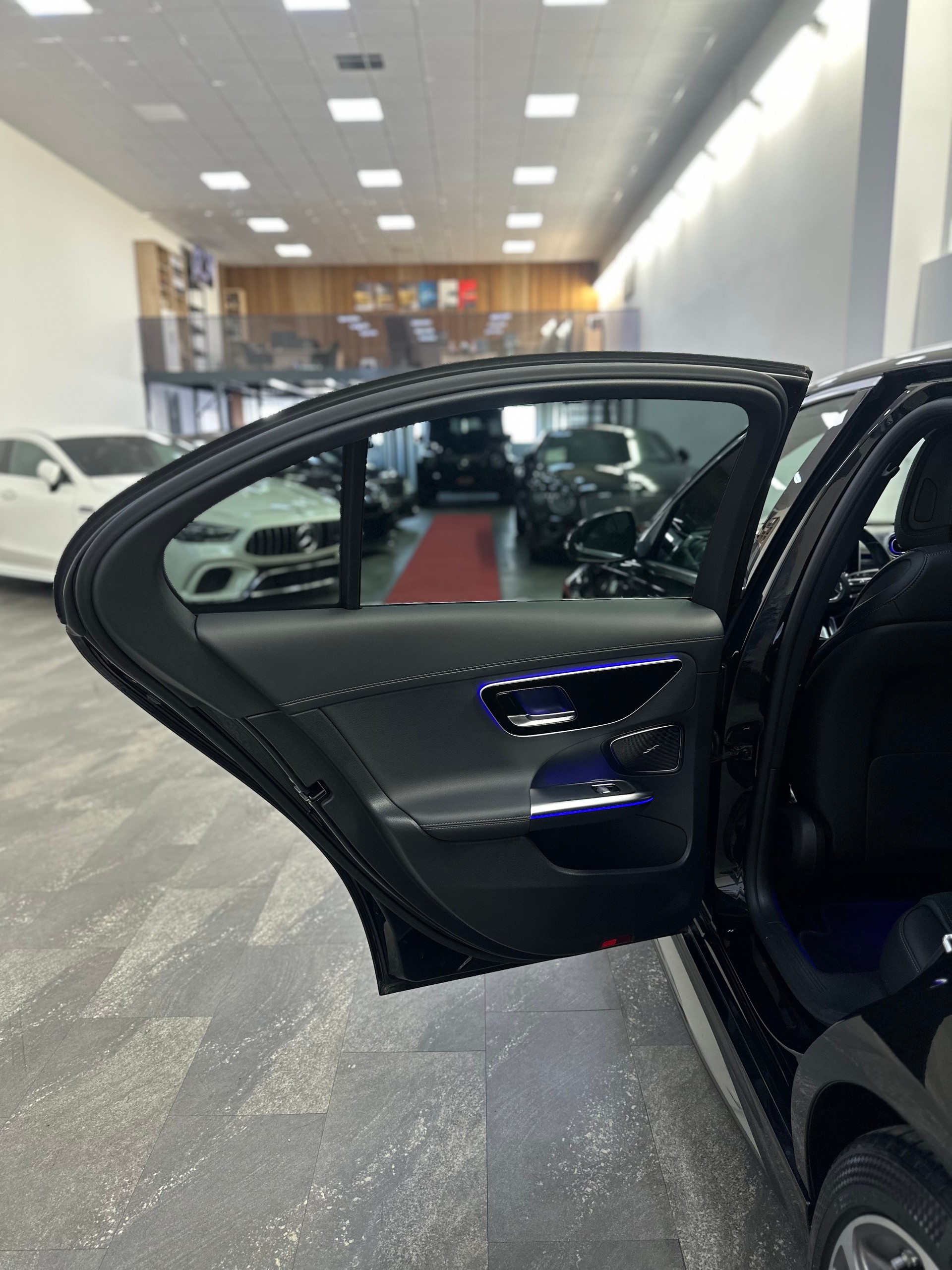 MERCEDES-BENZ C 200 4Matic Avantgarde-image-25