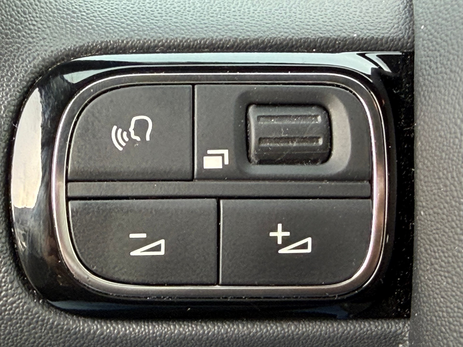 CITROEN C3 1.2i PureTech Feel-image-13