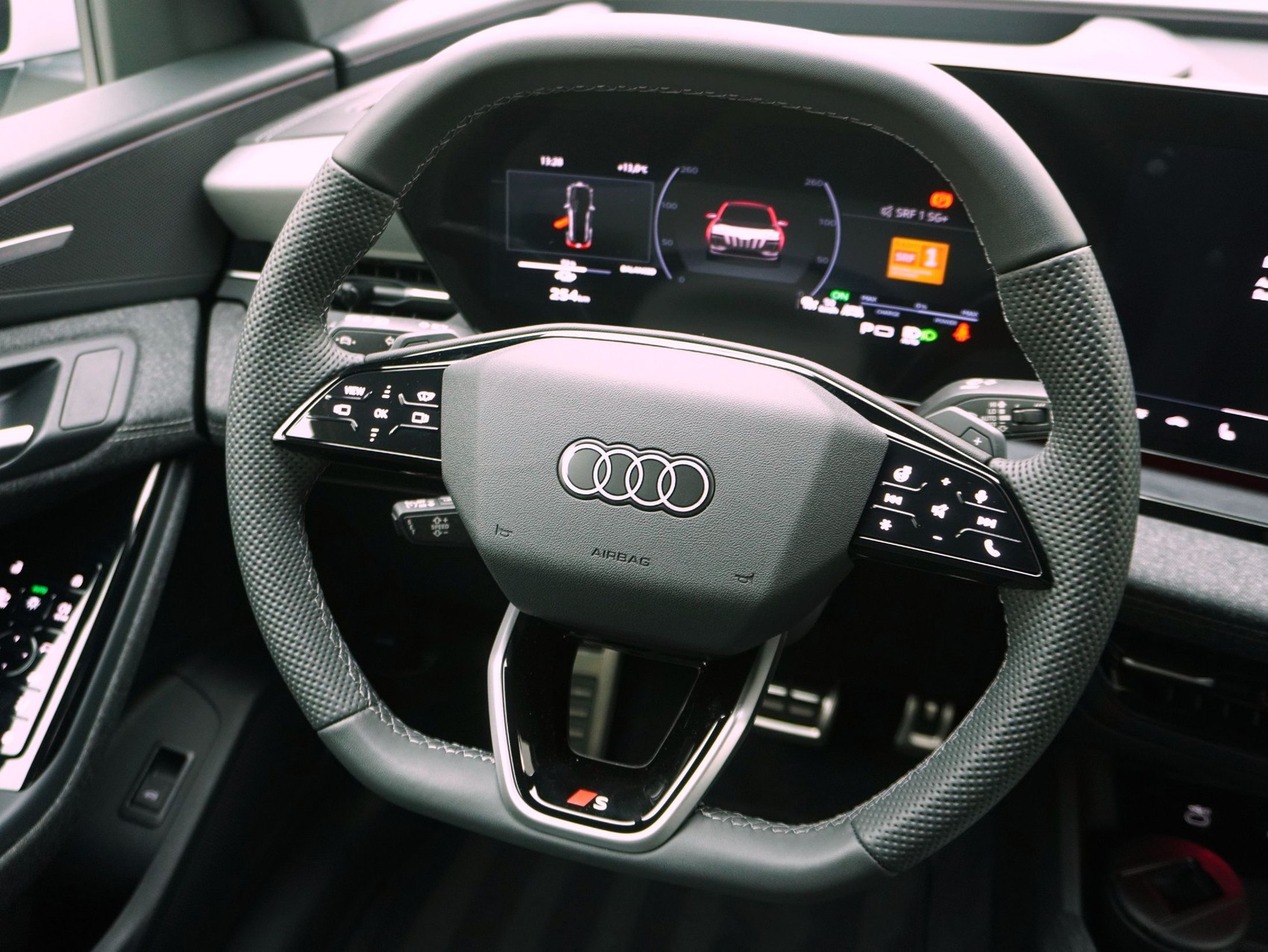 AUDI Q6 e-tron S line quattro **Audi Werksgarantie bis 10/2030**-image-12