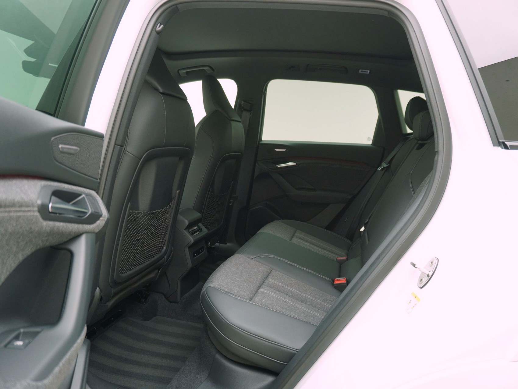 AUDI Q6 e-tron S line quattro **Audi Werksgarantie bis 10/2030**-image-15