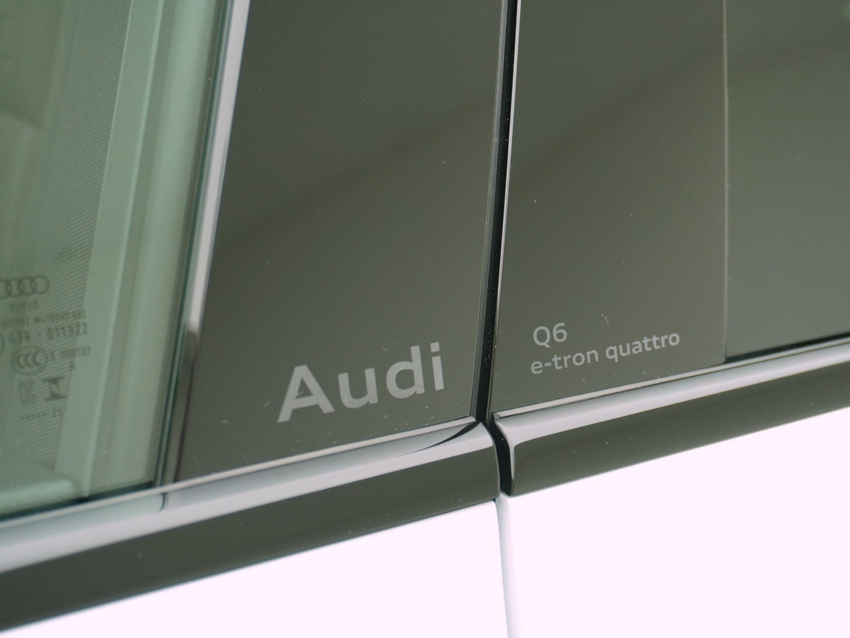 AUDI Q6 e-tron S line quattro **Audi Werksgarantie bis 10/2030**-image-9