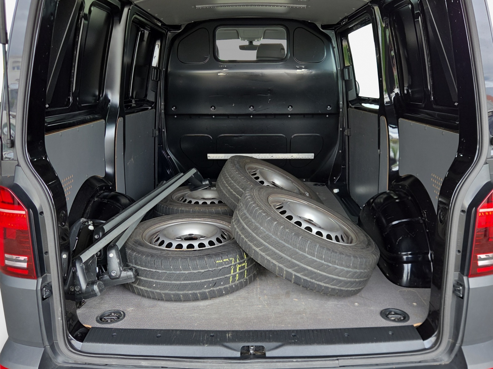 VW T6.1 2.0 TDI DSG-image-12