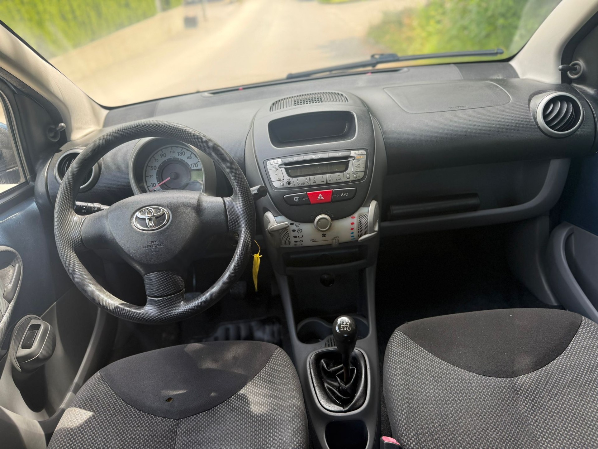 TOYOTA Aygo 1.0 Linea Terra-image-1