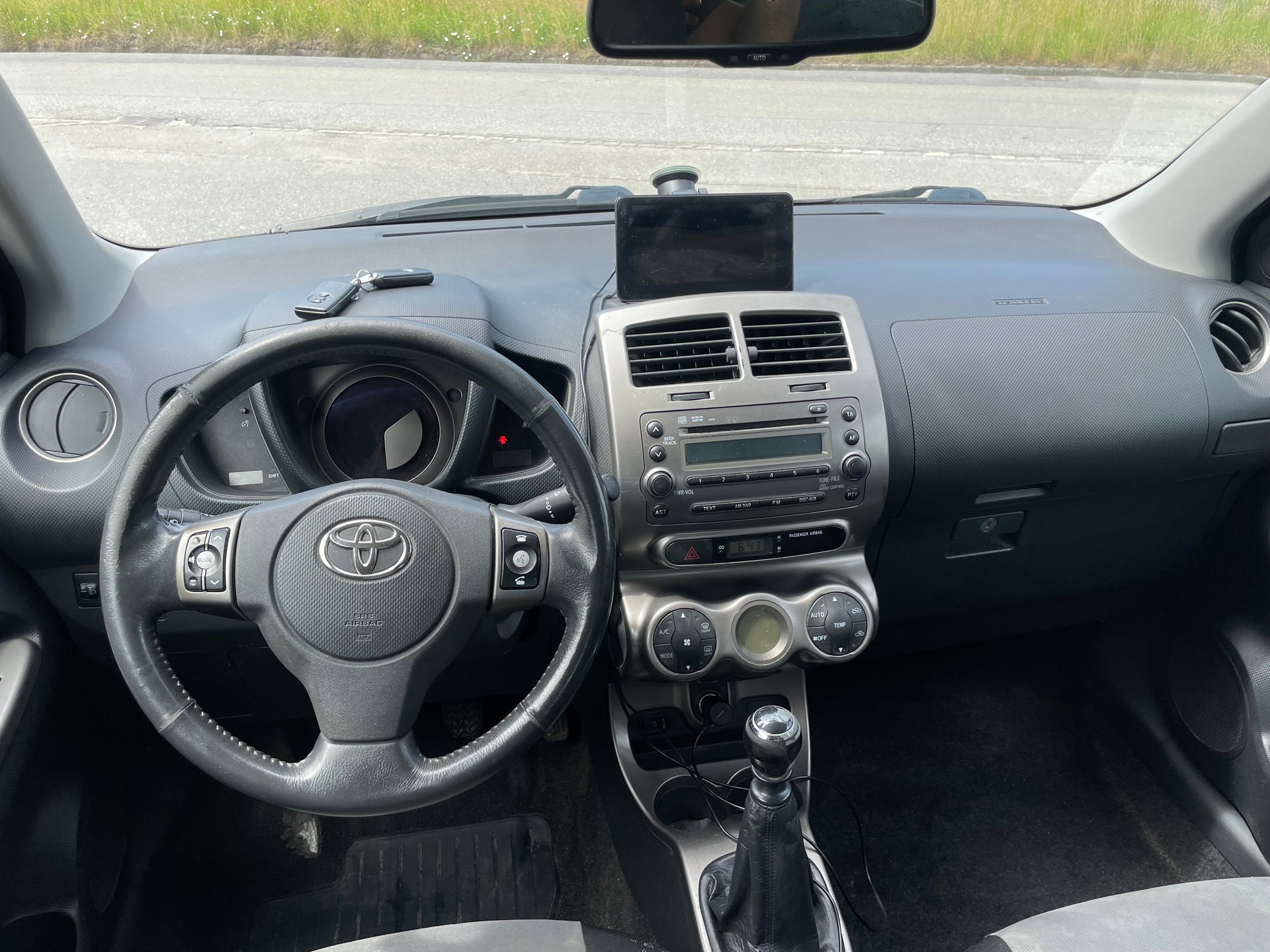 TOYOTA UrbanCruiser 1.4 D-4D Linea Sol 4WD-image-8