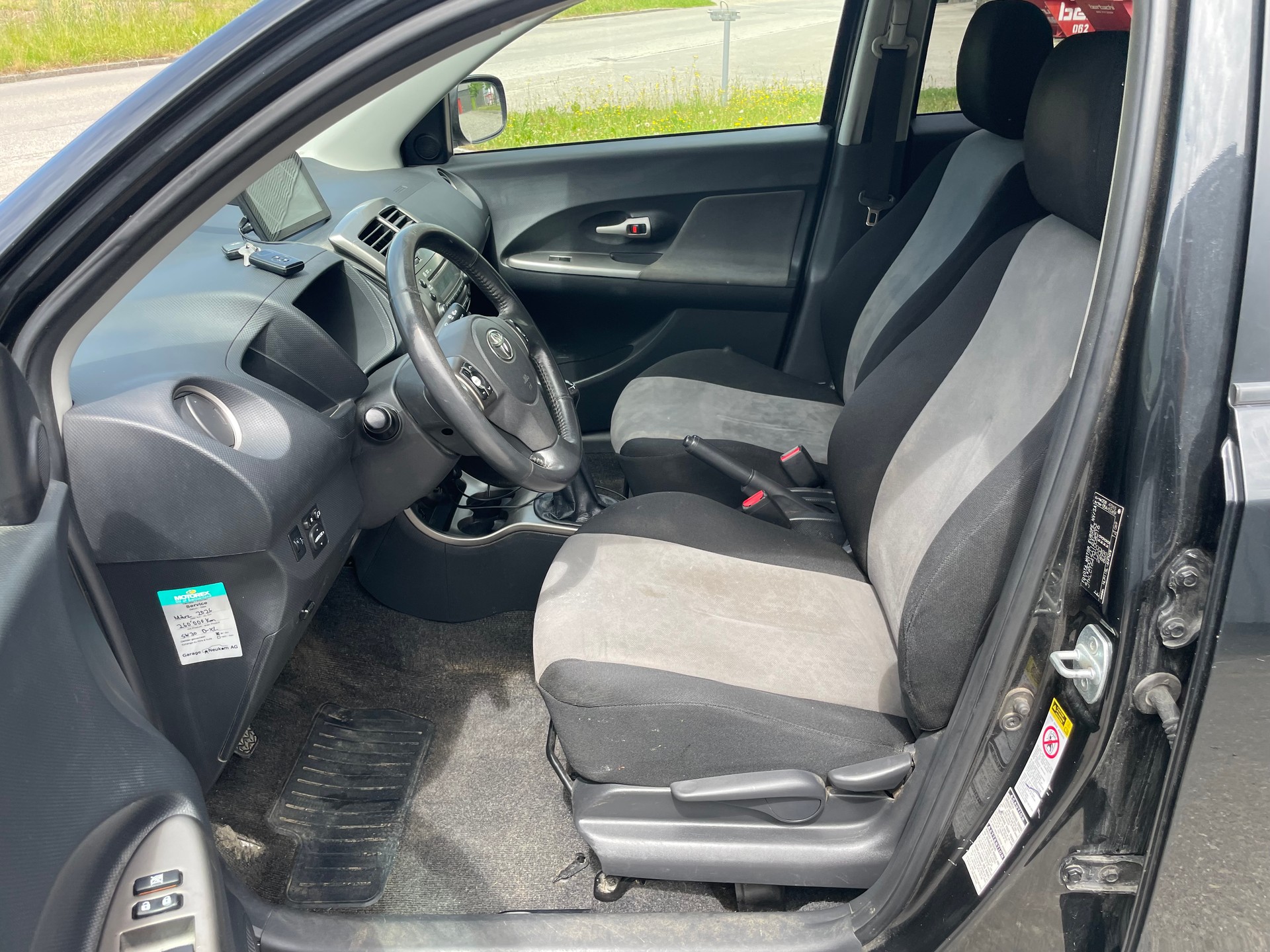TOYOTA UrbanCruiser 1.4 D-4D Linea Sol 4WD-image-11