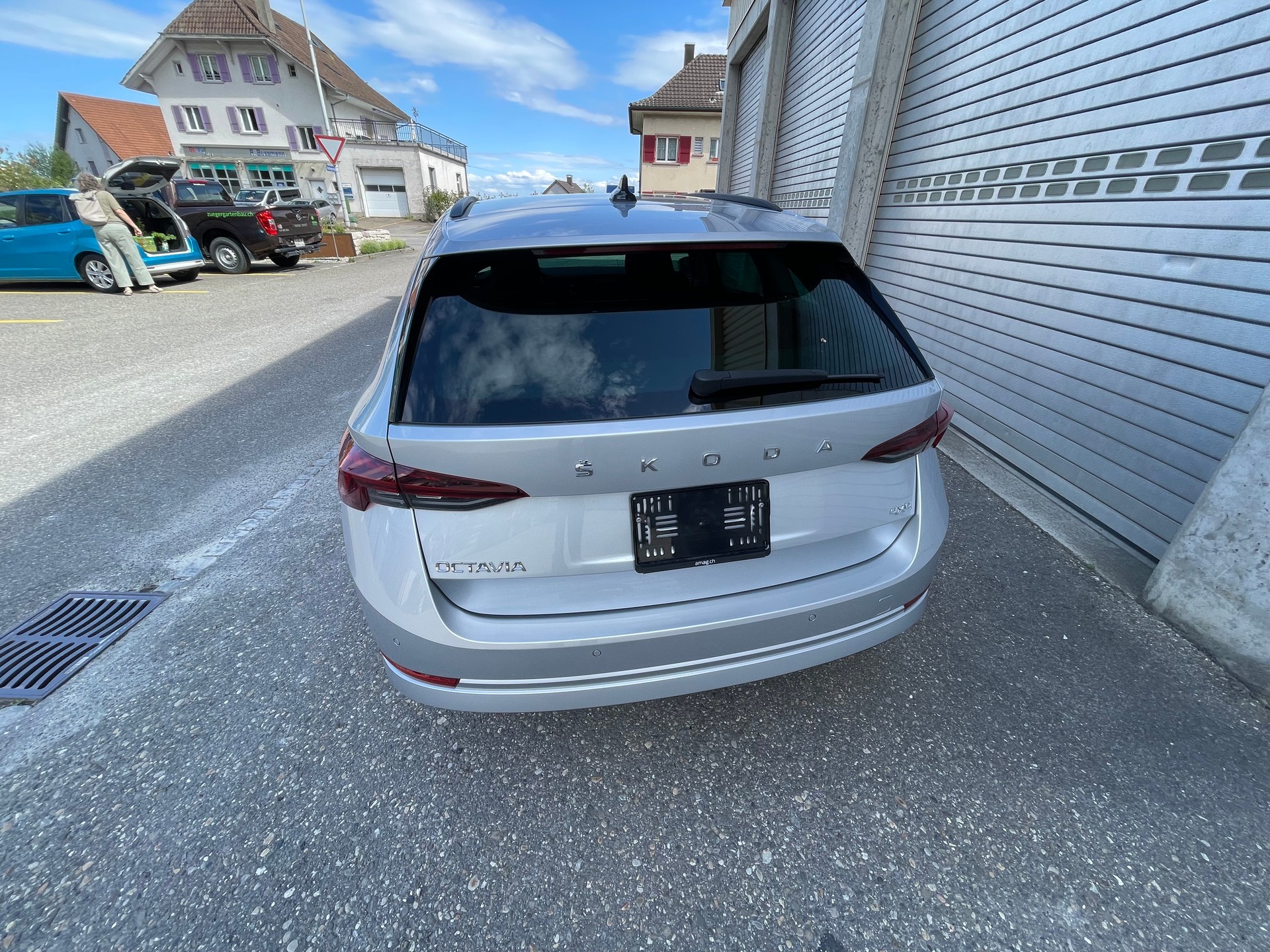 SKODA Octavia Combi 2.0 TDI DSG Ambition 4x4!!! Topausstattung!!-image-3