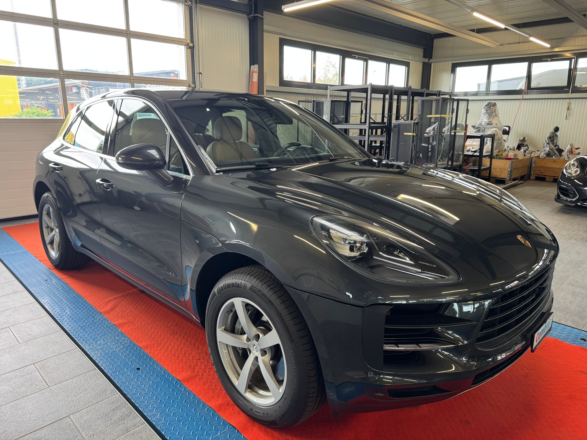 PORSCHE Macan S PDK-showroom-element-2