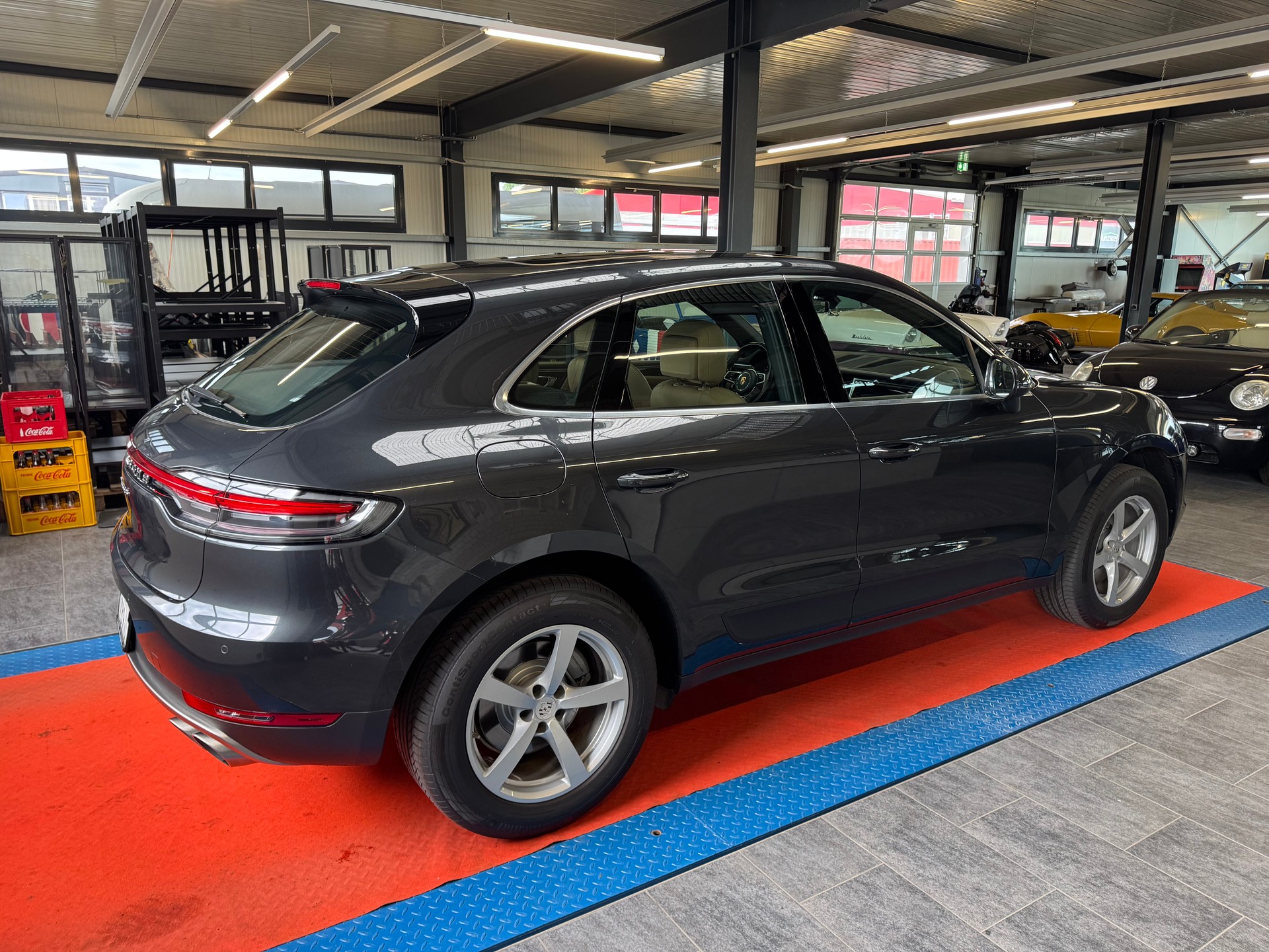 PORSCHE Macan S PDK-showroom-element-3