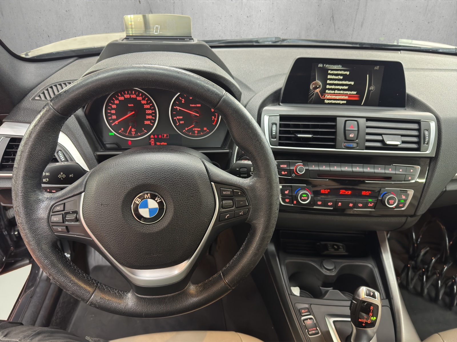 BMW 220i Luxury Line Steptronic-image-8