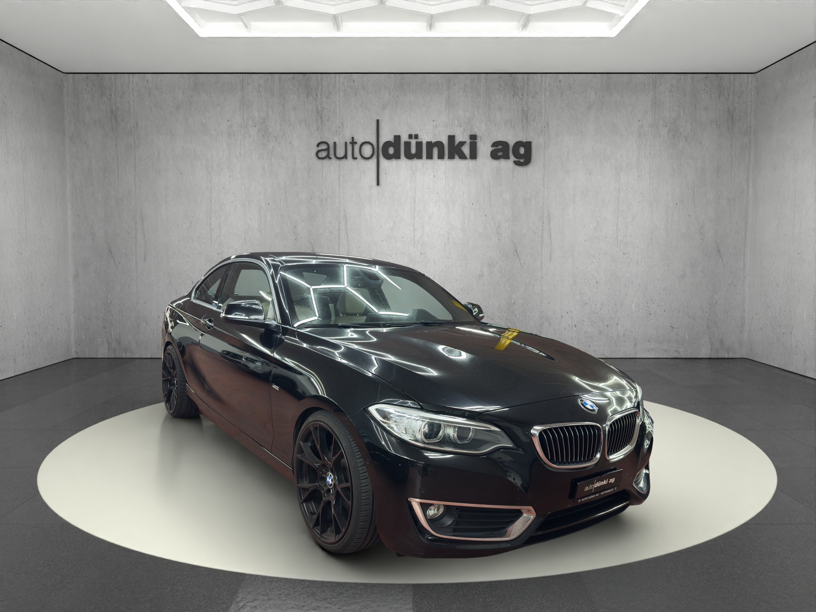 BMW 220i Luxury Line Steptronic-image-5