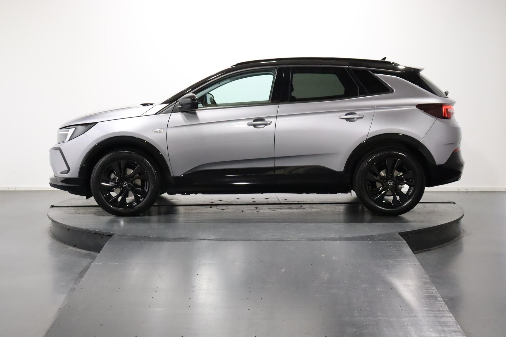 OPEL Grandland 1.2 T GS Line-showroom-element-1
