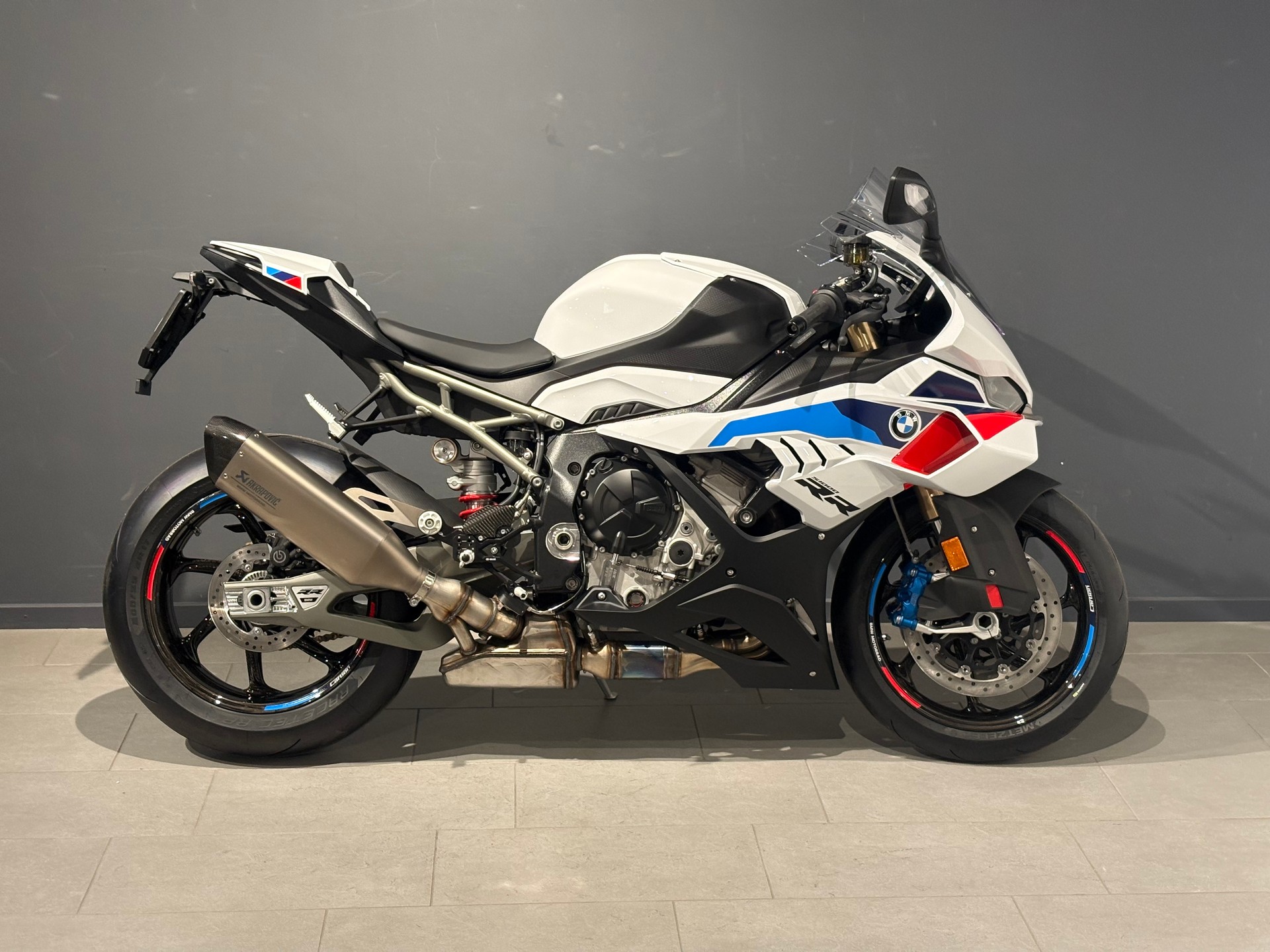 BMW S 1000 RR-showroom-element-1