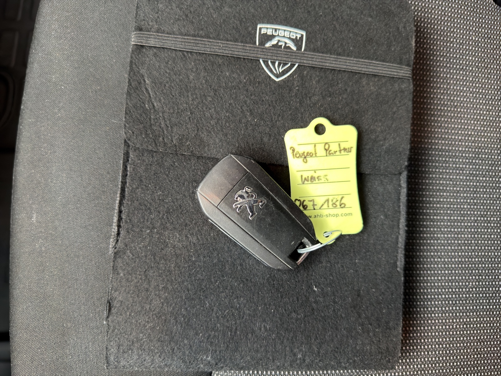 PEUGEOT Expert 1.5 BlueHDi 100 S&S Standard-image-23