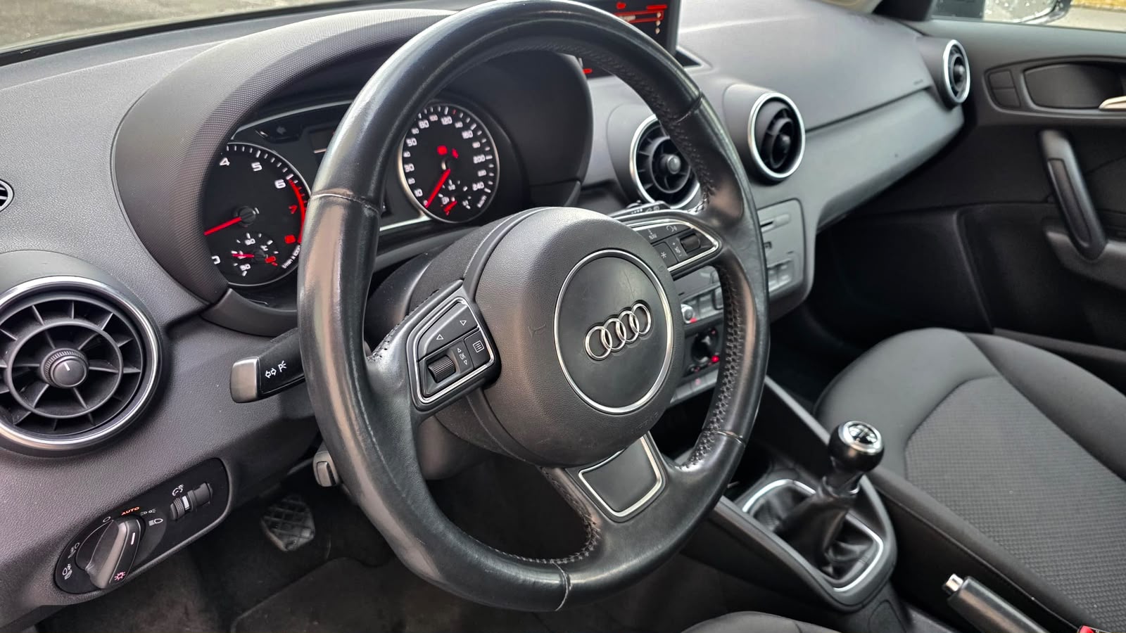 AUDI A1 Sportback 1.2 TFSI Ambition-image-11
