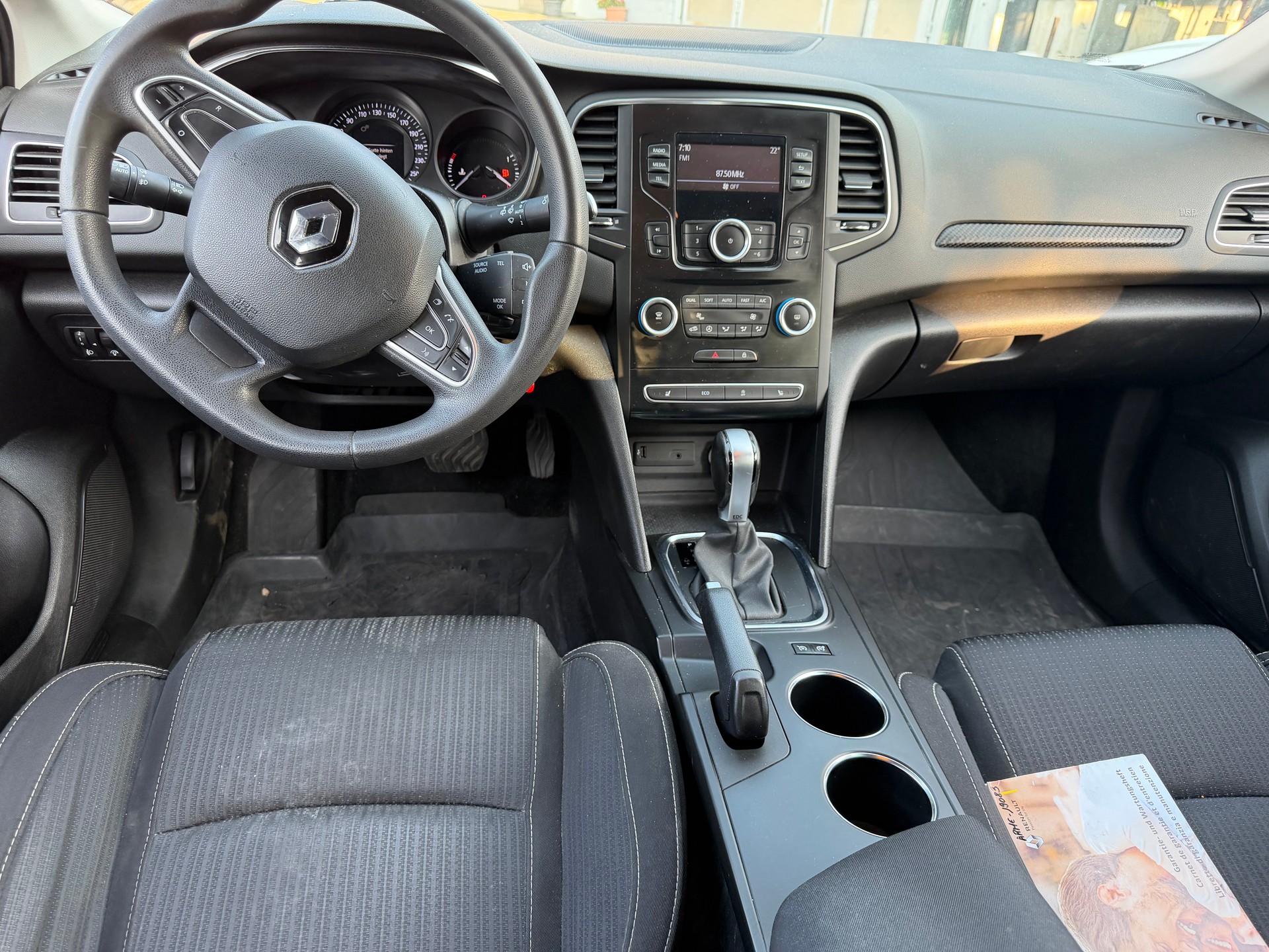 RENAULT Mégane Grandtour 1.5 dCi Business EDC-image-9