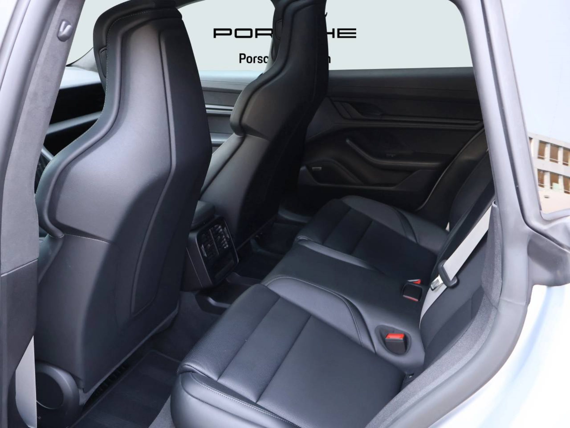 PORSCHE Taycan GTS Sport Turismo-image-18