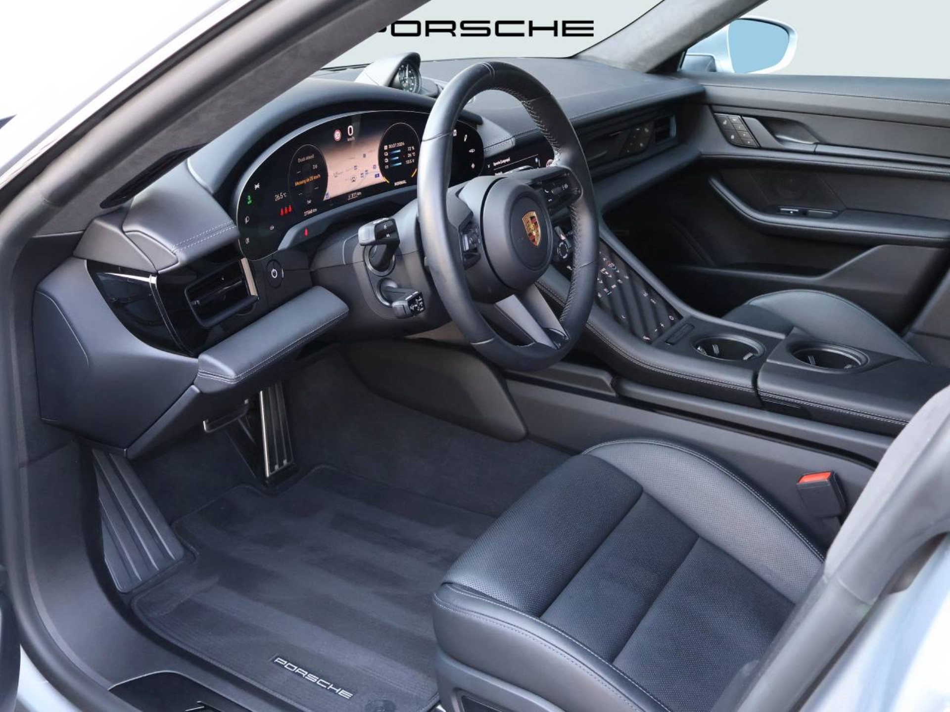 PORSCHE Taycan GTS Sport Turismo-showroom-element-3