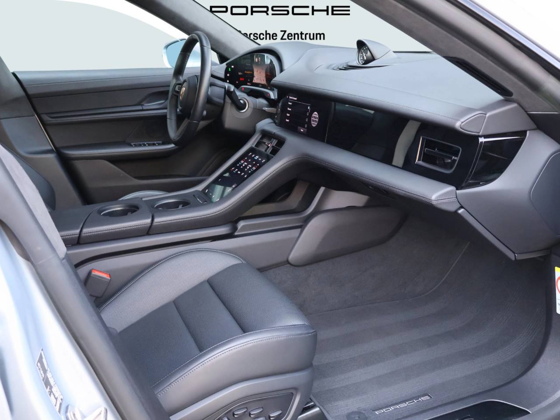 PORSCHE Taycan GTS Sport Turismo-image-13