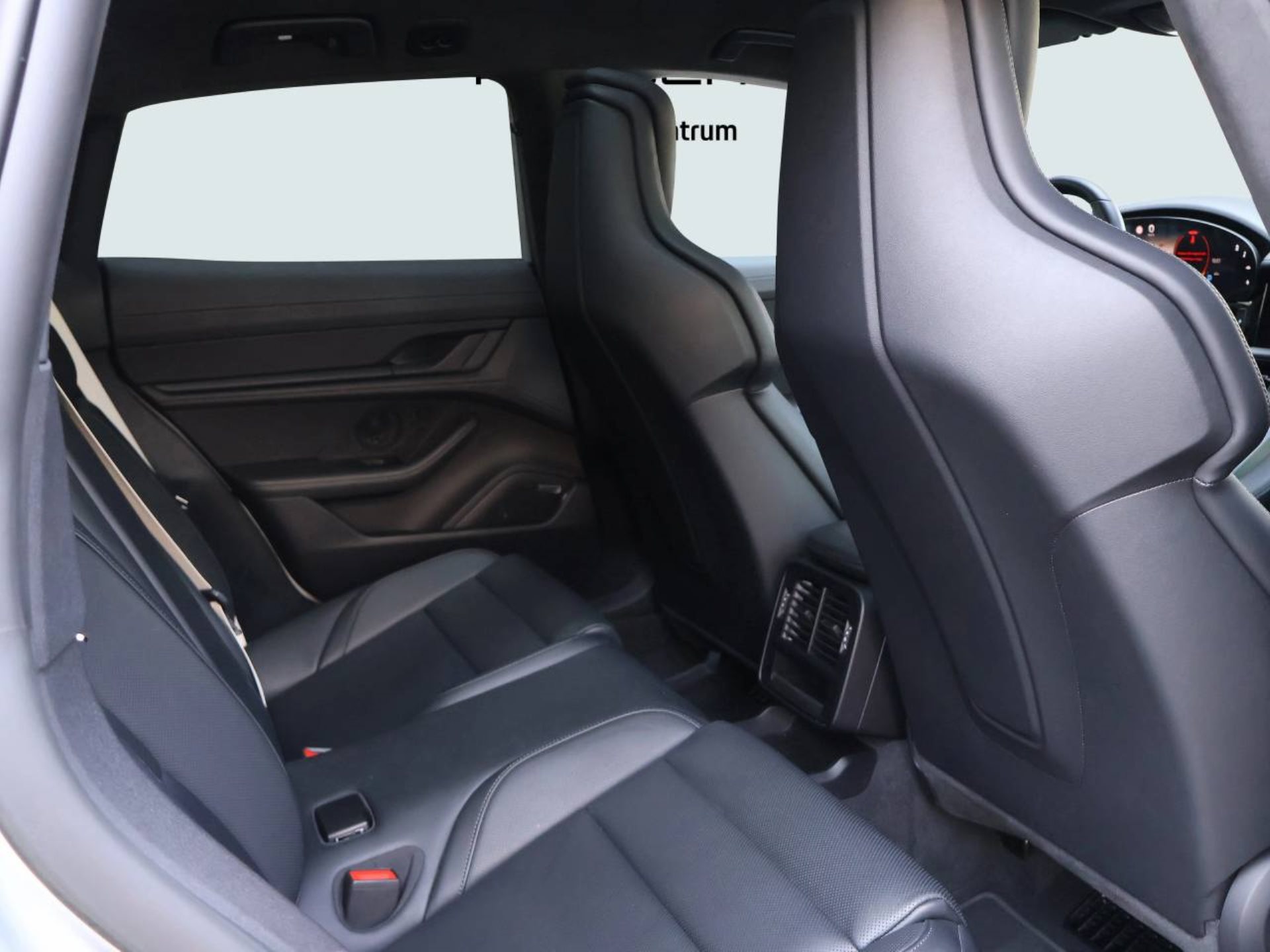 PORSCHE Taycan GTS Sport Turismo-image-19