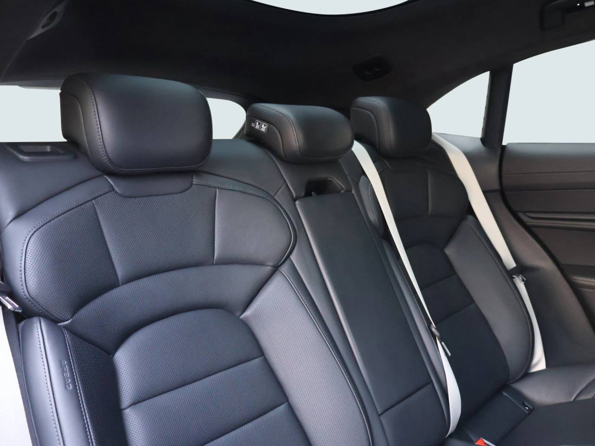 PORSCHE Taycan GTS Sport Turismo-image-16
