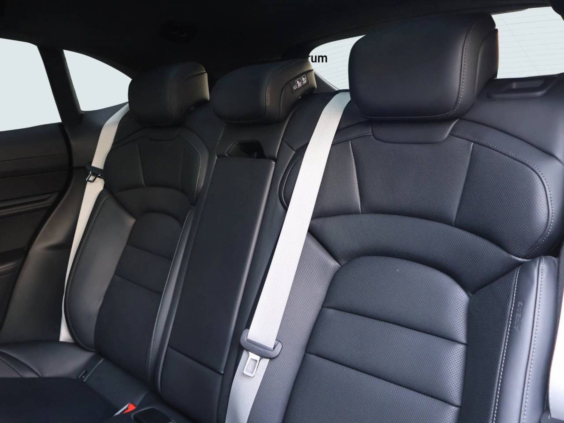 PORSCHE Taycan GTS Sport Turismo-image-17