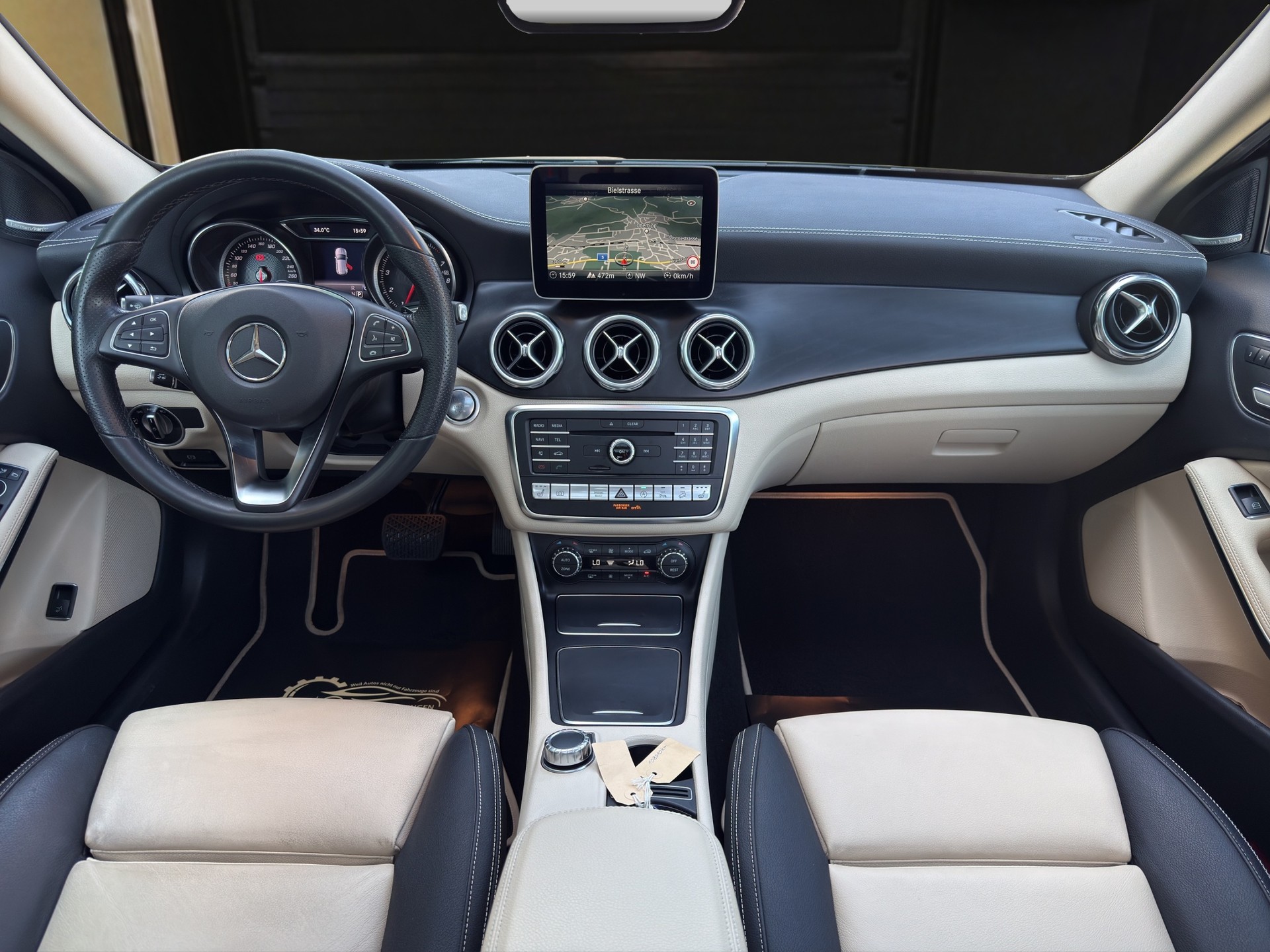 MERCEDES-BENZ GLA 250 Urban 4m-image-11