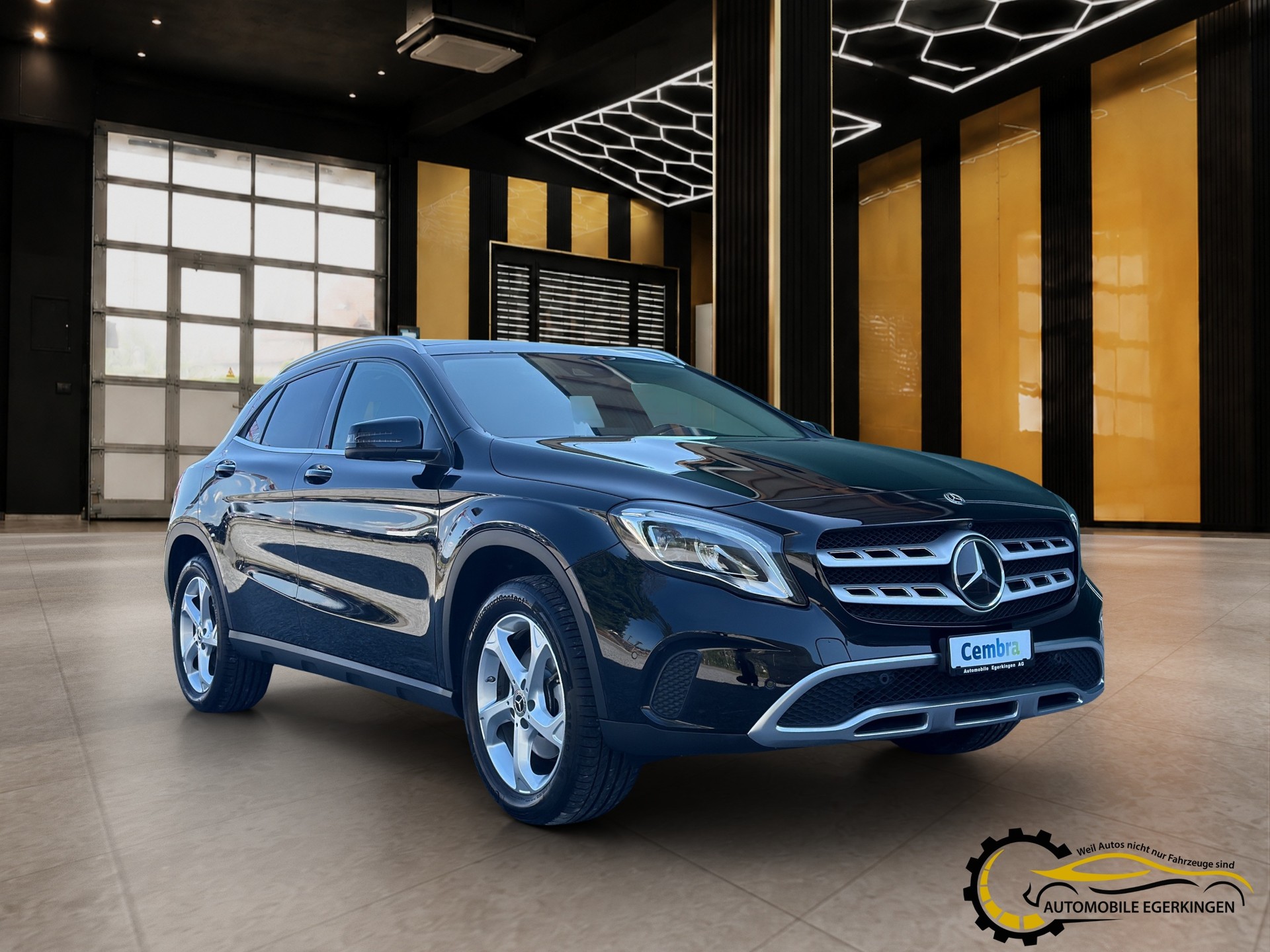 MERCEDES-BENZ GLA 250 Urban 4m-showroom-element-2