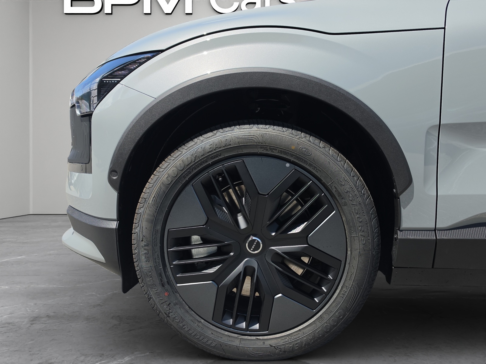 VOLVO EX30 Cross Country P8 69 kWh AWD Plus-image-7