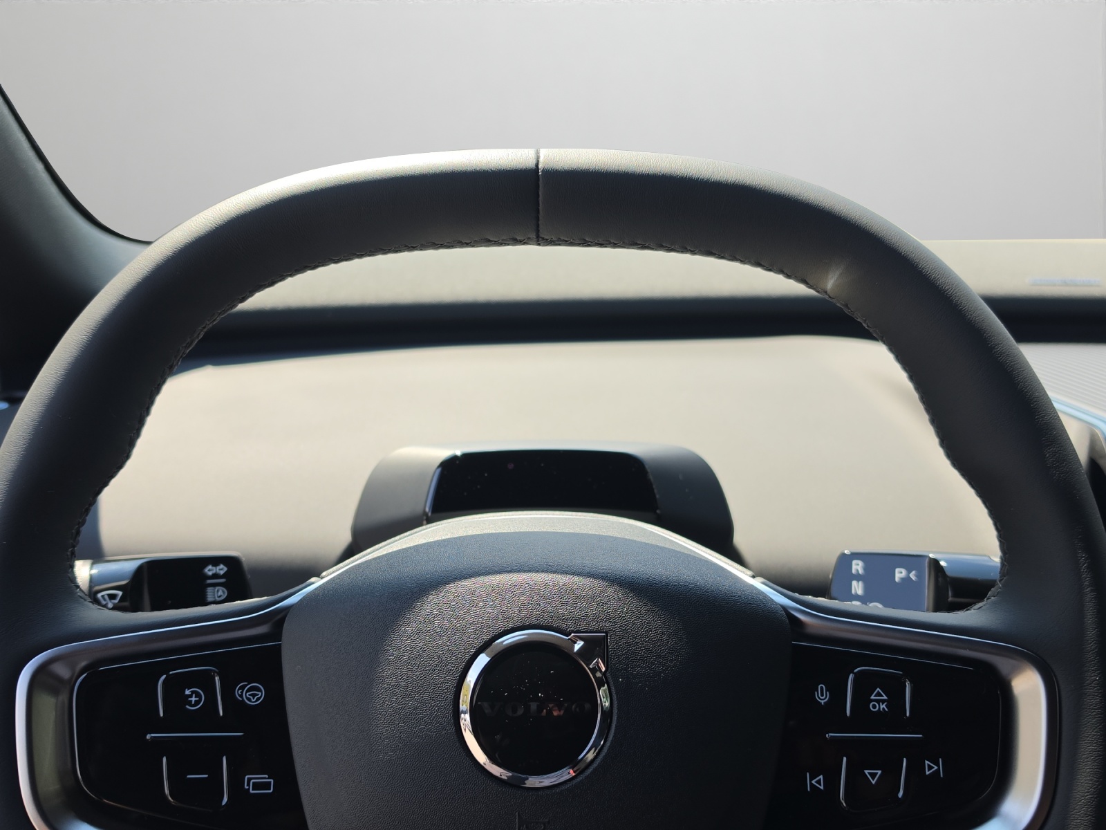 VOLVO EX30 Cross Country P8 69 kWh AWD Plus-image-11