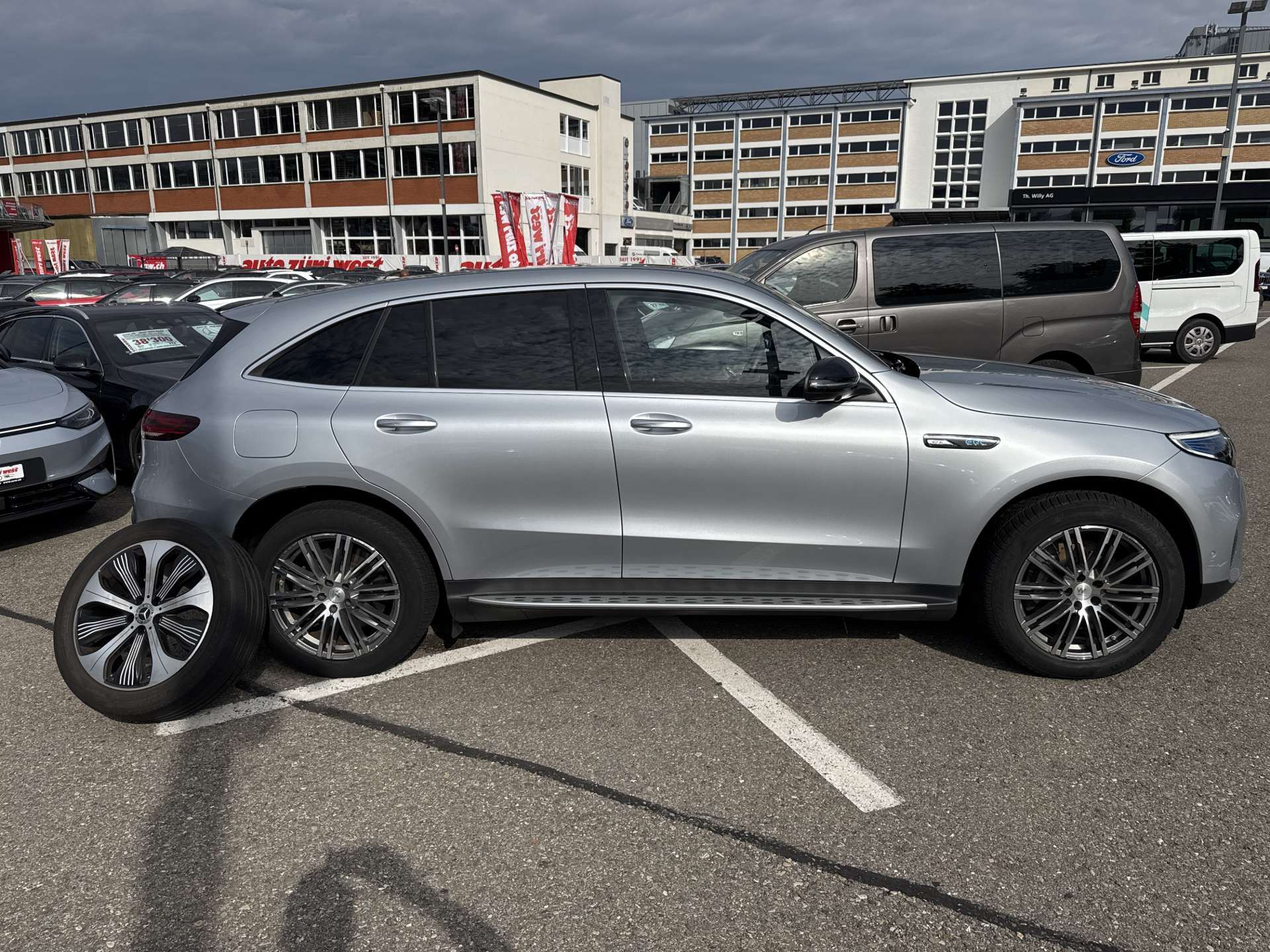 MERCEDES-BENZ EQC 400 408PS 4Matic Automat-image-8