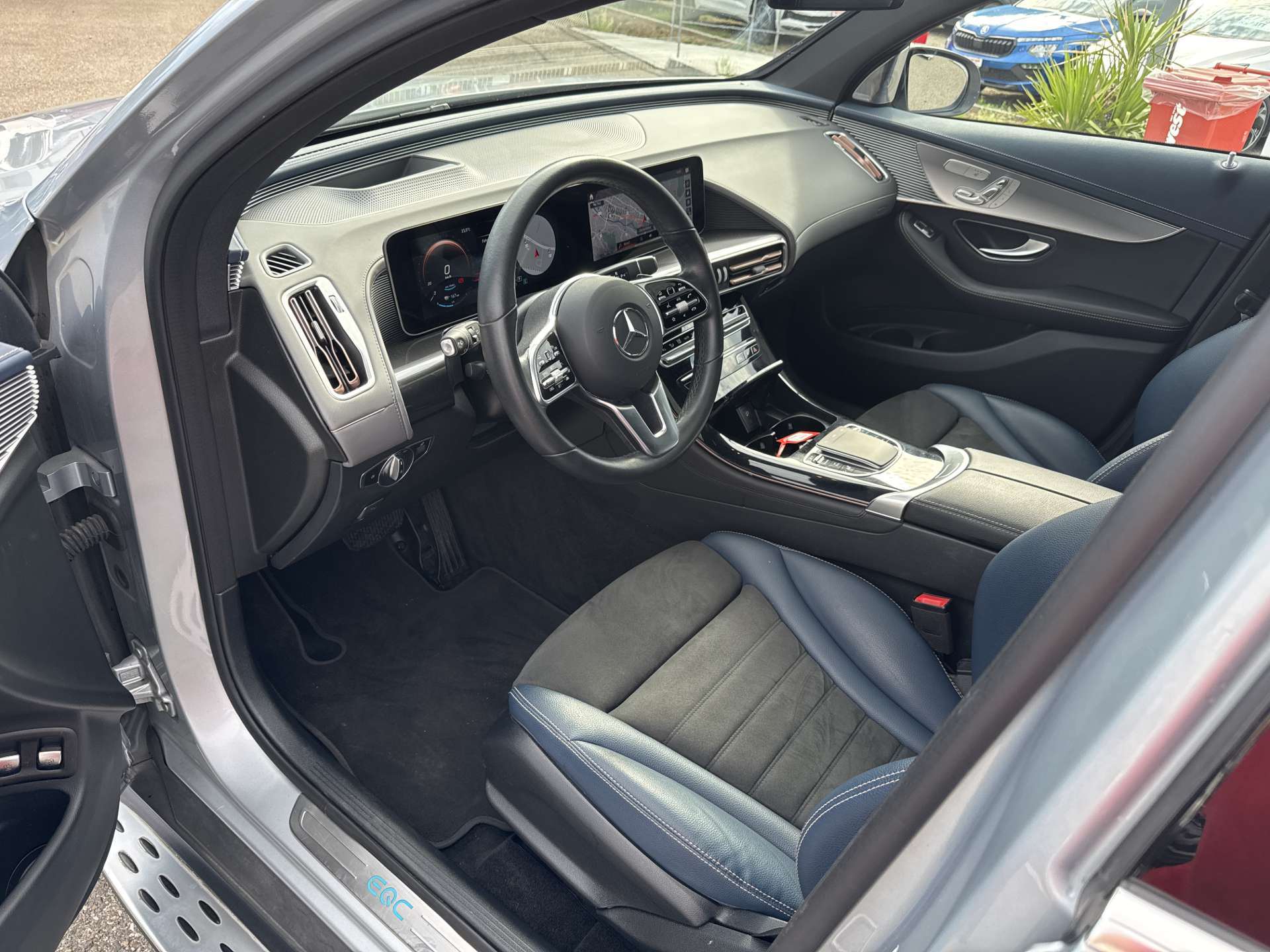 MERCEDES-BENZ EQC 400 408PS 4Matic Automat-image-11