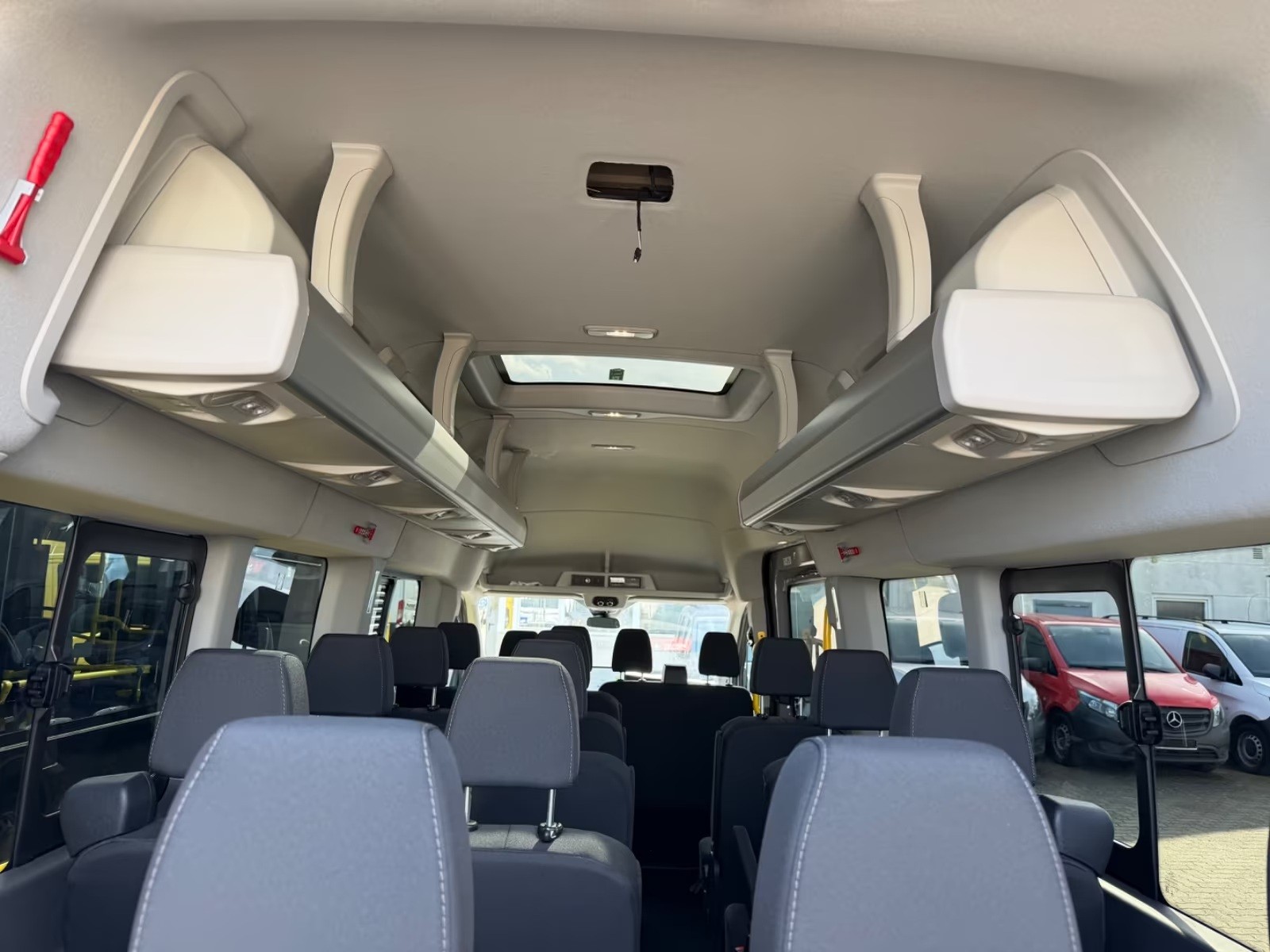 FORD Transit 460 18 Sitzer Klima Kamera Tempomat-image-11