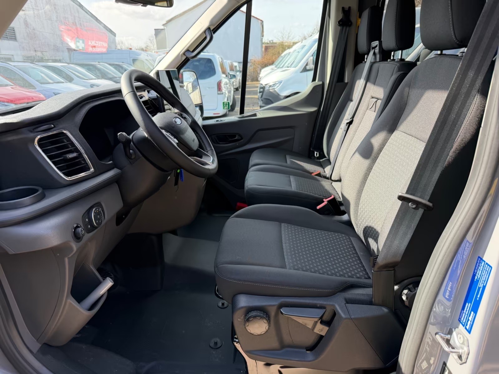 FORD Transit 460 18 Sitzer Klima Kamera Tempomat-image-7