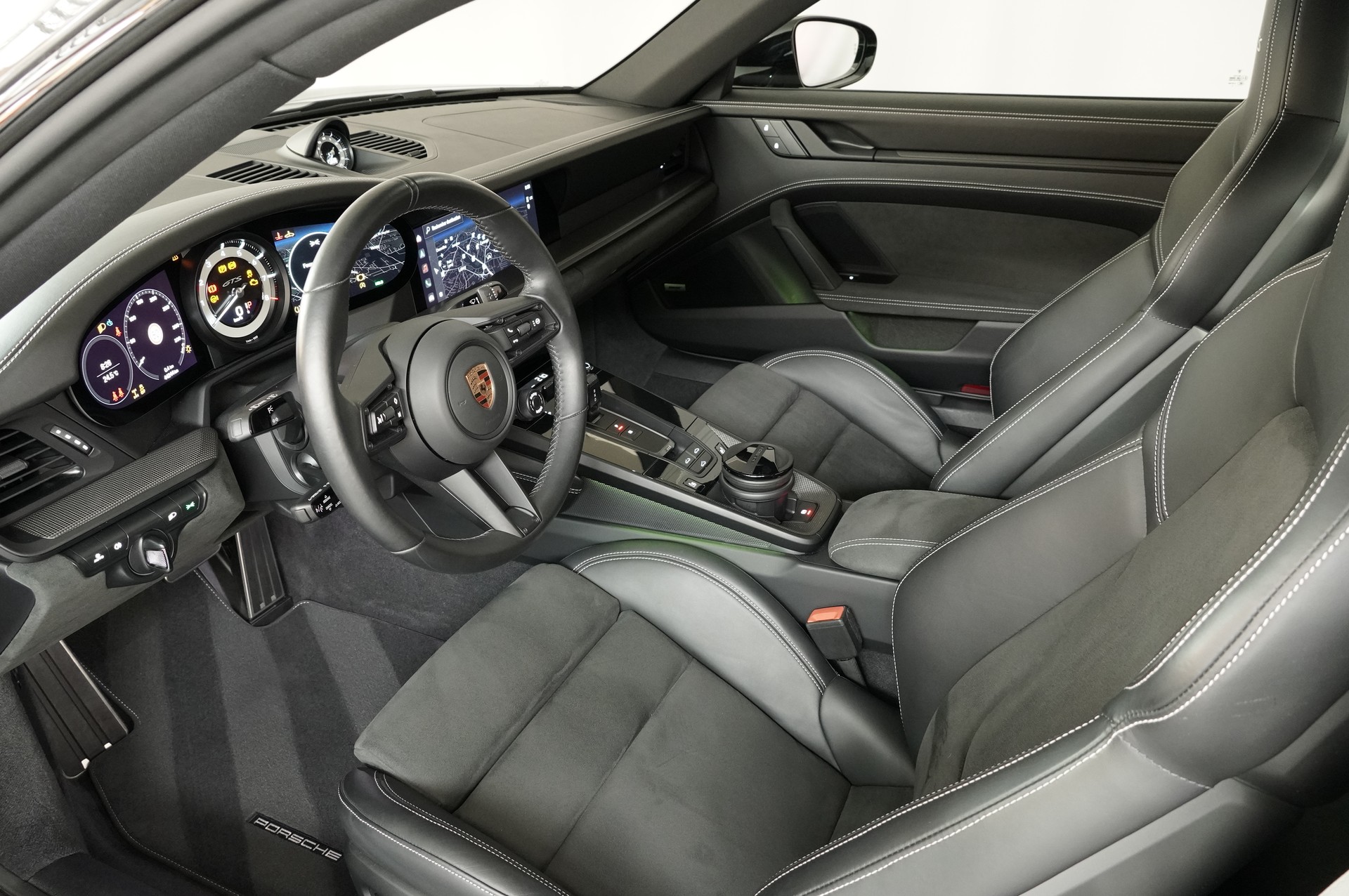 PORSCHE 911 Carrera 4 GTS PDK-image-9