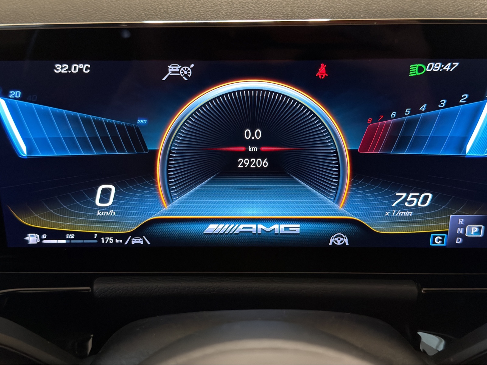 MERCEDES-BENZ GLA 35 AMG 4Matic-image-12