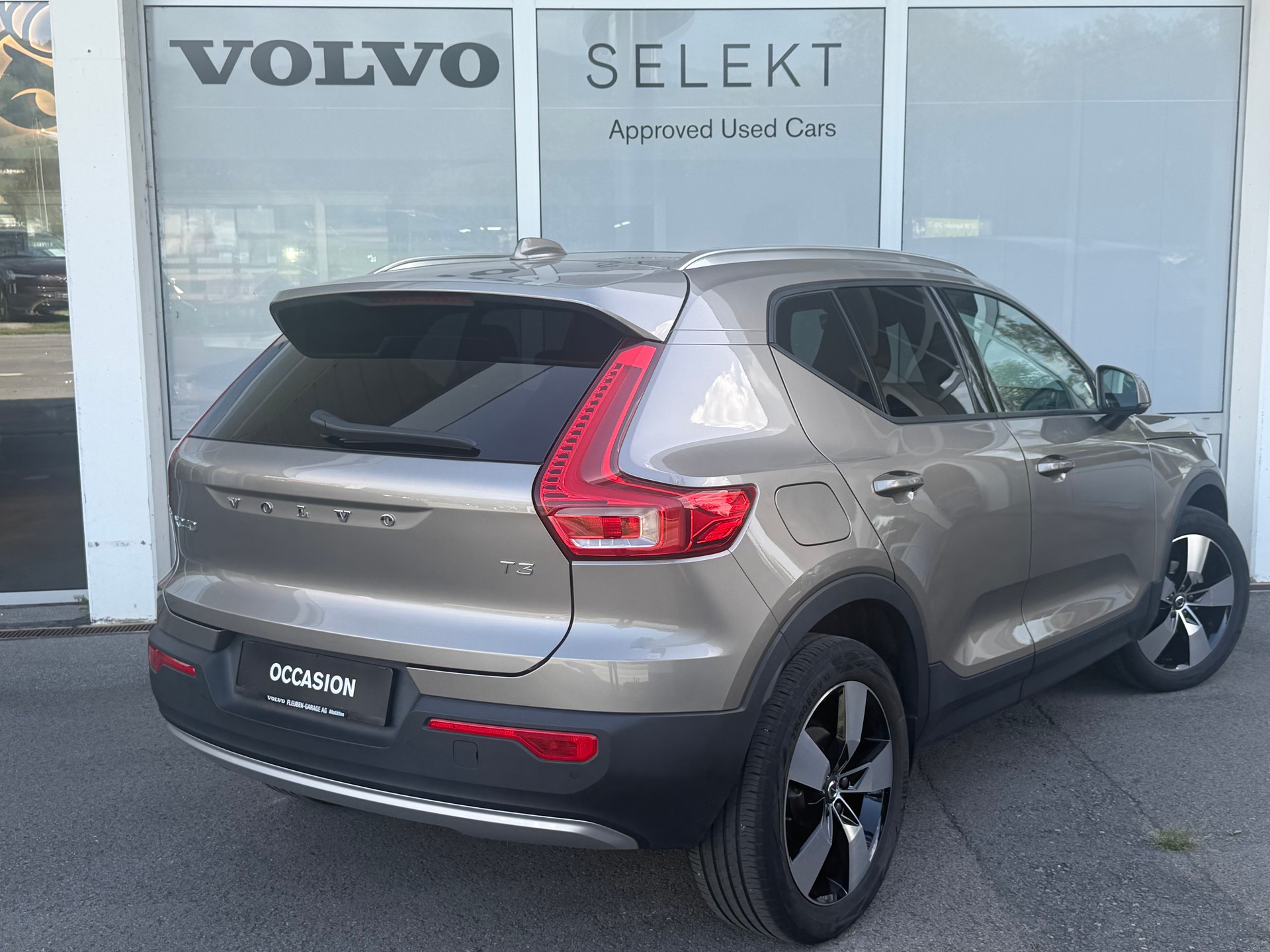 VOLVO XC40 T3 Momentum Geartronic-showroom-element-1