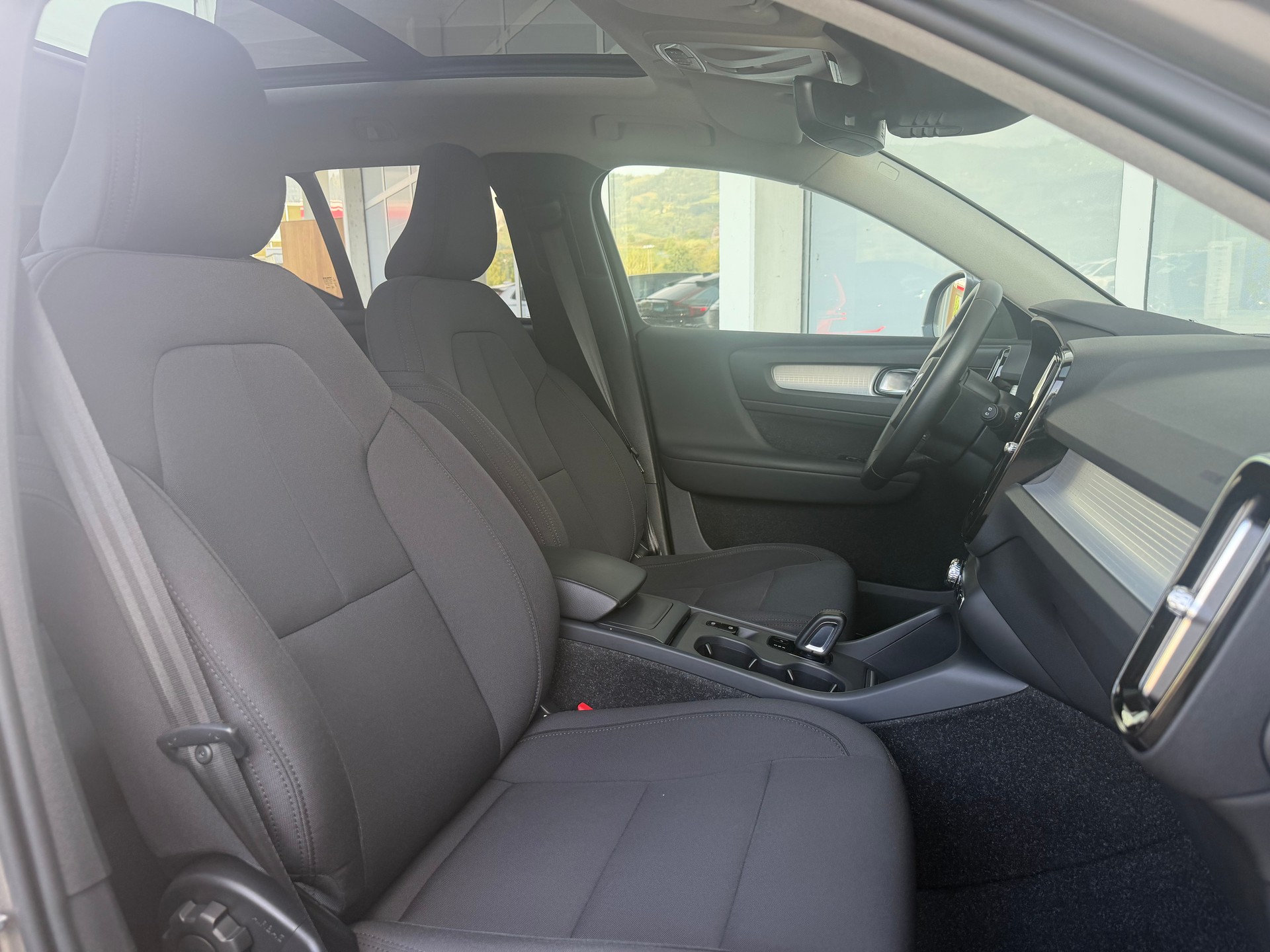 VOLVO XC40 T3 Momentum Geartronic-showroom-element-3